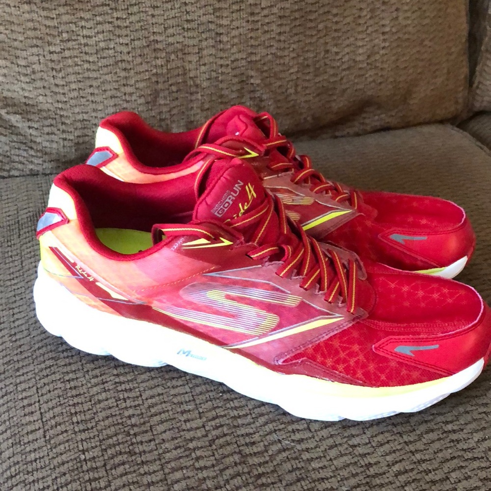 Sketchers Men’s size 11.5 Go Run Ride4 sneakers athletic running walking red